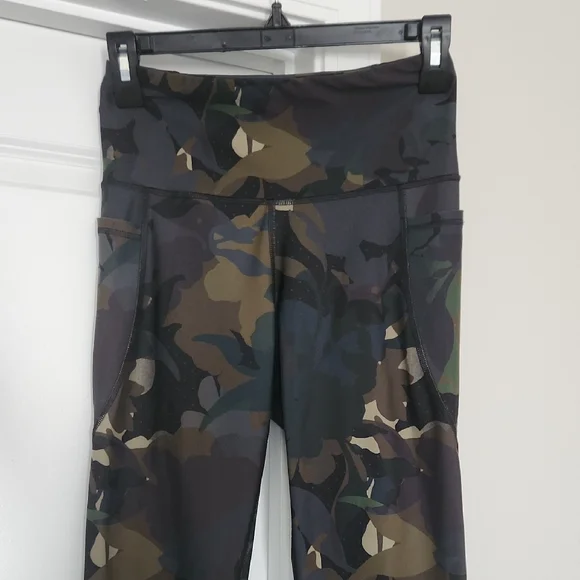 Old Navy Camouflage Leggings - Picture 2 of 4
